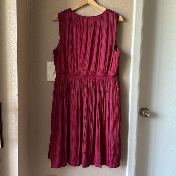 SIMPLY VERA VERA WANG V Neck Sleeveless Dress - Picture 7 of 9